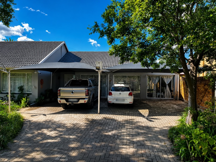 3 Bedroom Property for Sale in La Hoff North West